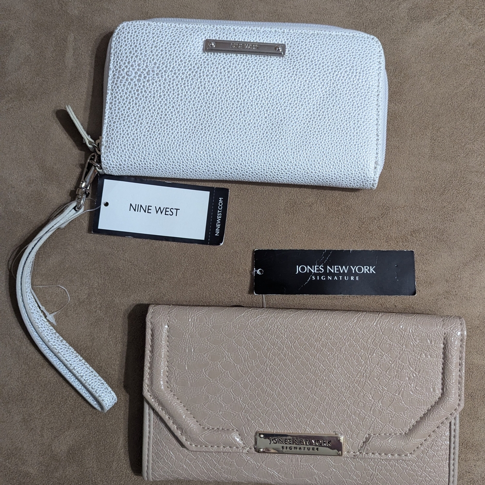 Jones New York White and Beige Wallet Set